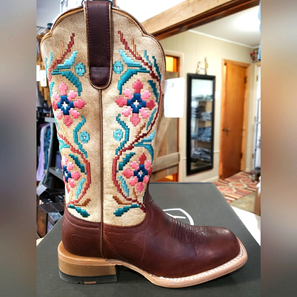 Ariat Women's Frontier Daniella